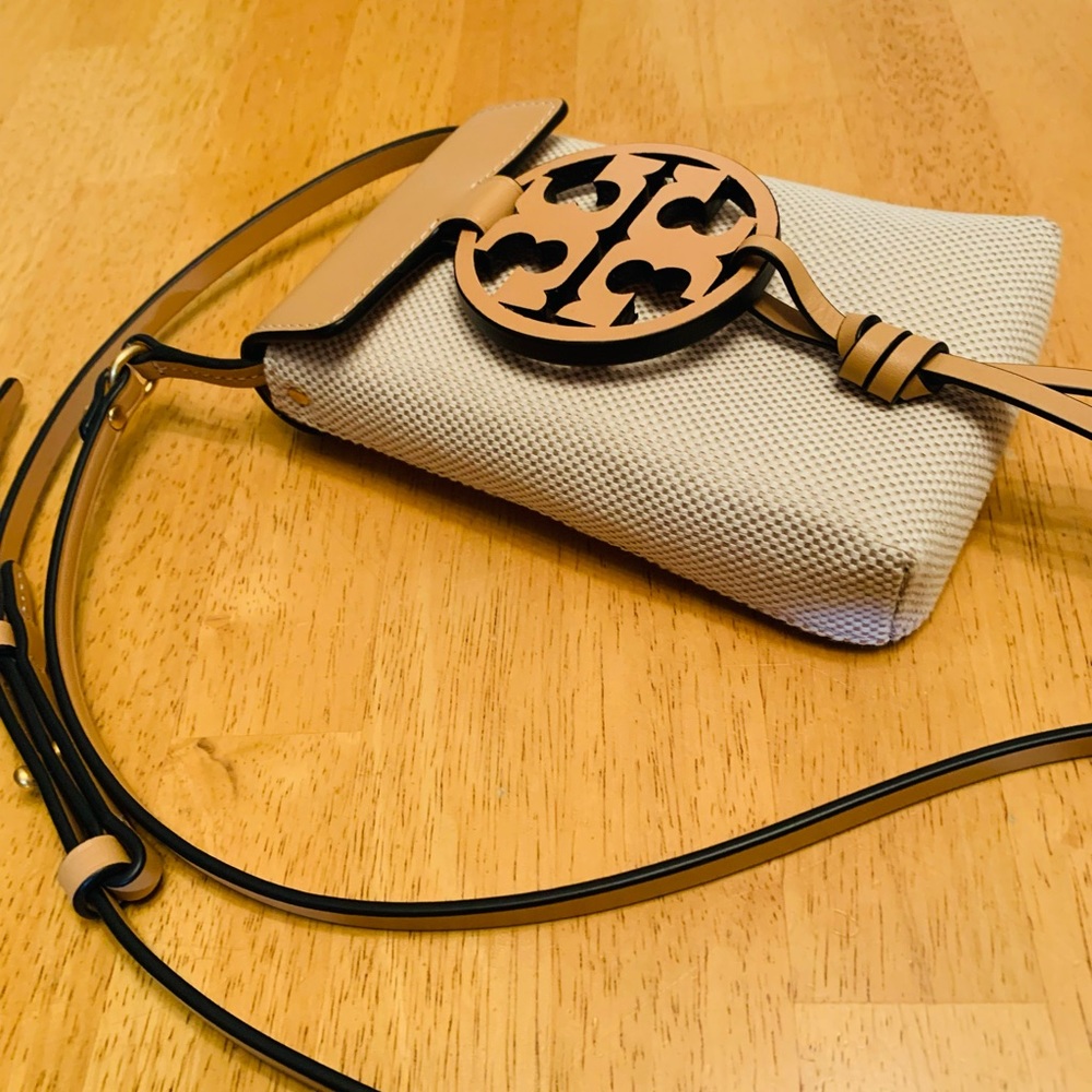 Tory Burch leather North/South phone crossbody❤️‍🔥